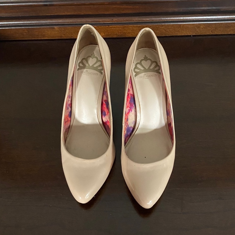 Nude Pumps